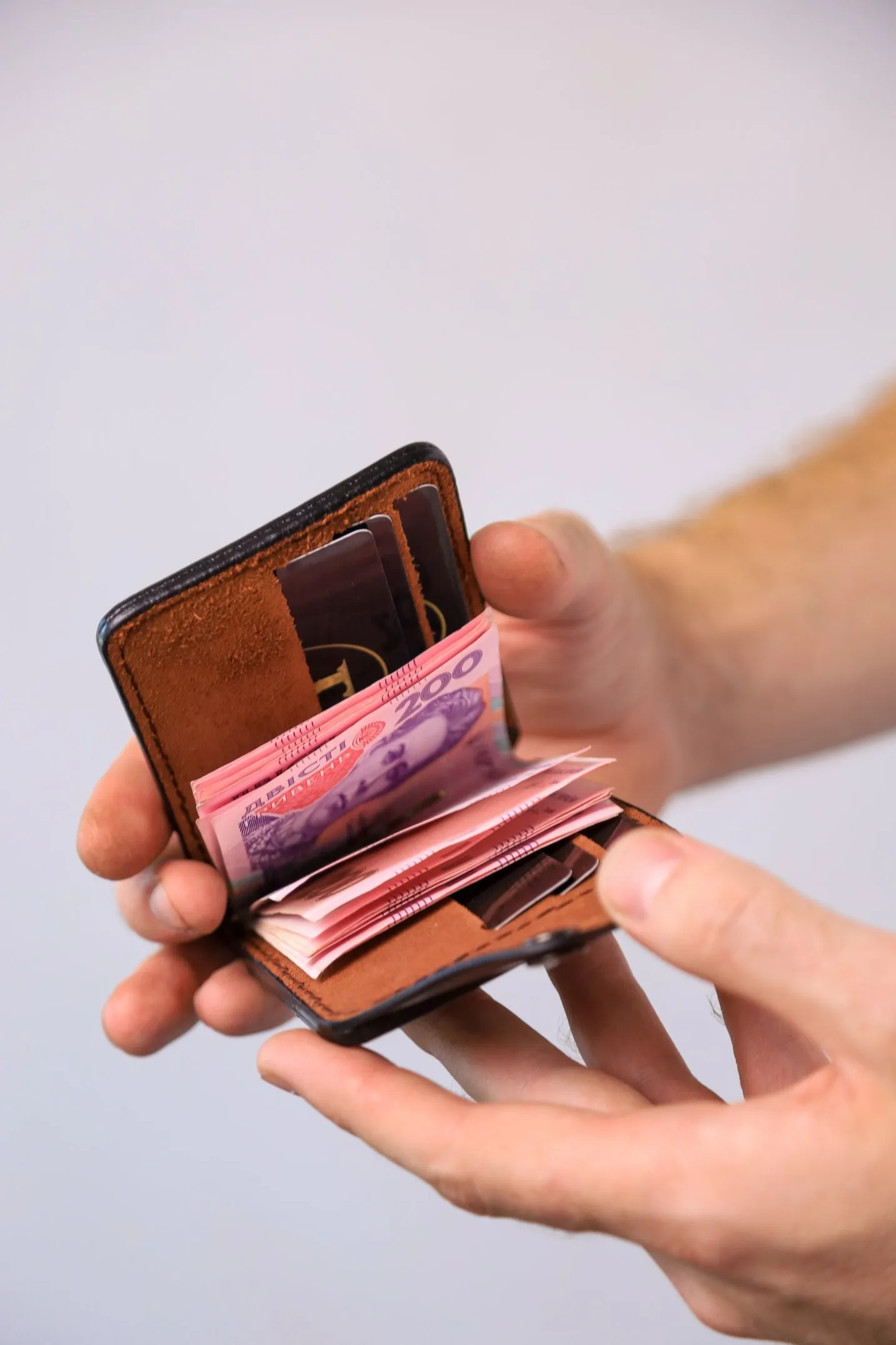 Brown Leather Money Clip, Small leather wallet, Full grain Leather Money Clip, Gift for Men, Minimalist Wallet with Credit Card Holder
