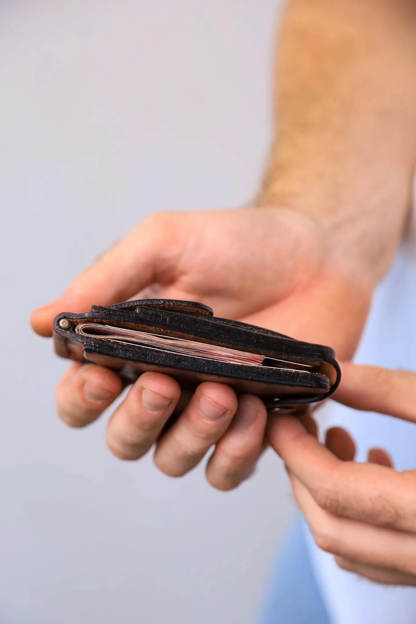 Brown Leather Money Clip, Small leather wallet, Full grain Leather Money Clip, Gift for Men, Minimalist Wallet with Credit Card Holder