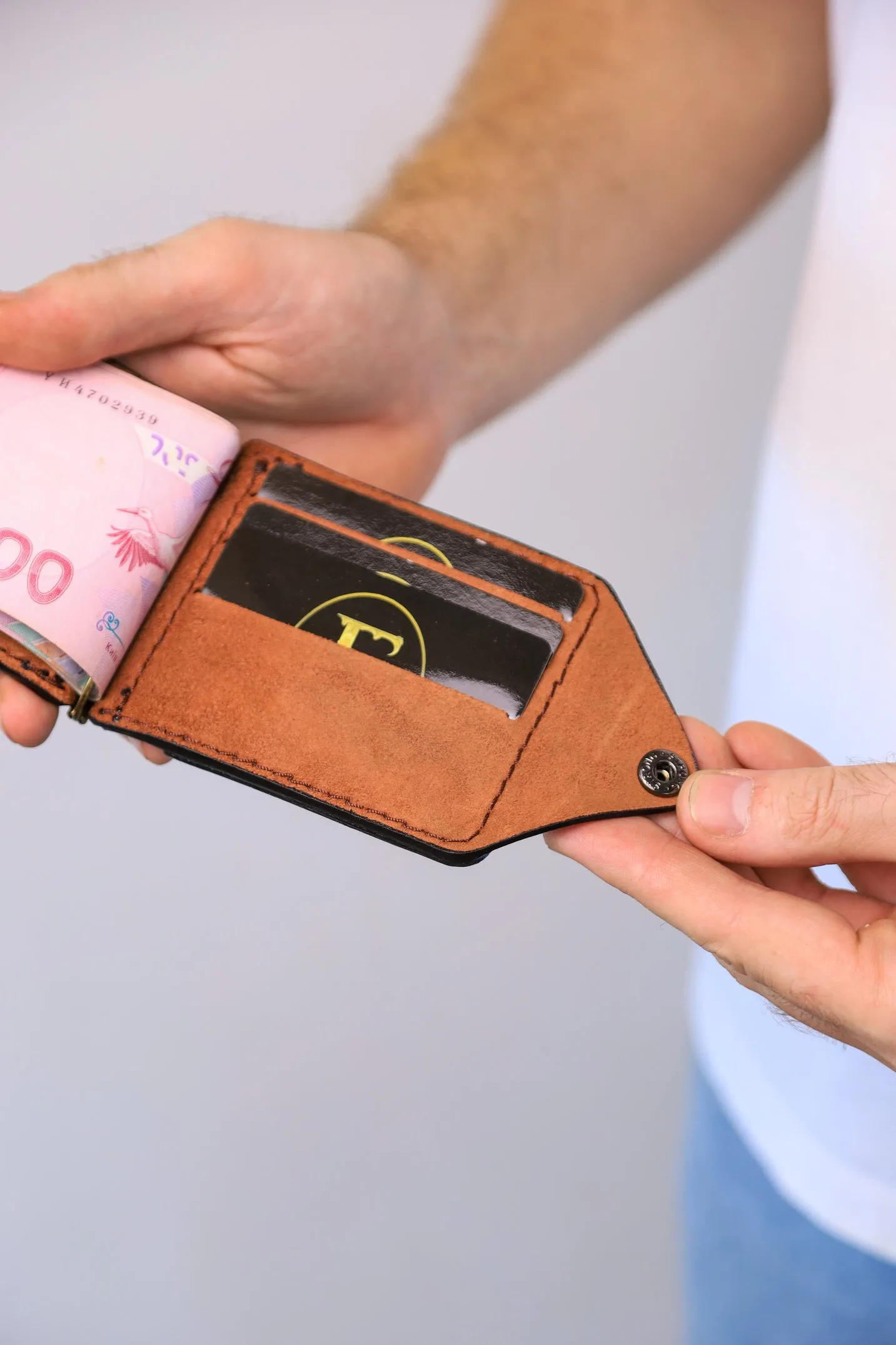 Brown Leather Money Clip, Small leather wallet, Full grain Leather Money Clip, Gift for Men, Minimalist Wallet with Credit Card Holder
