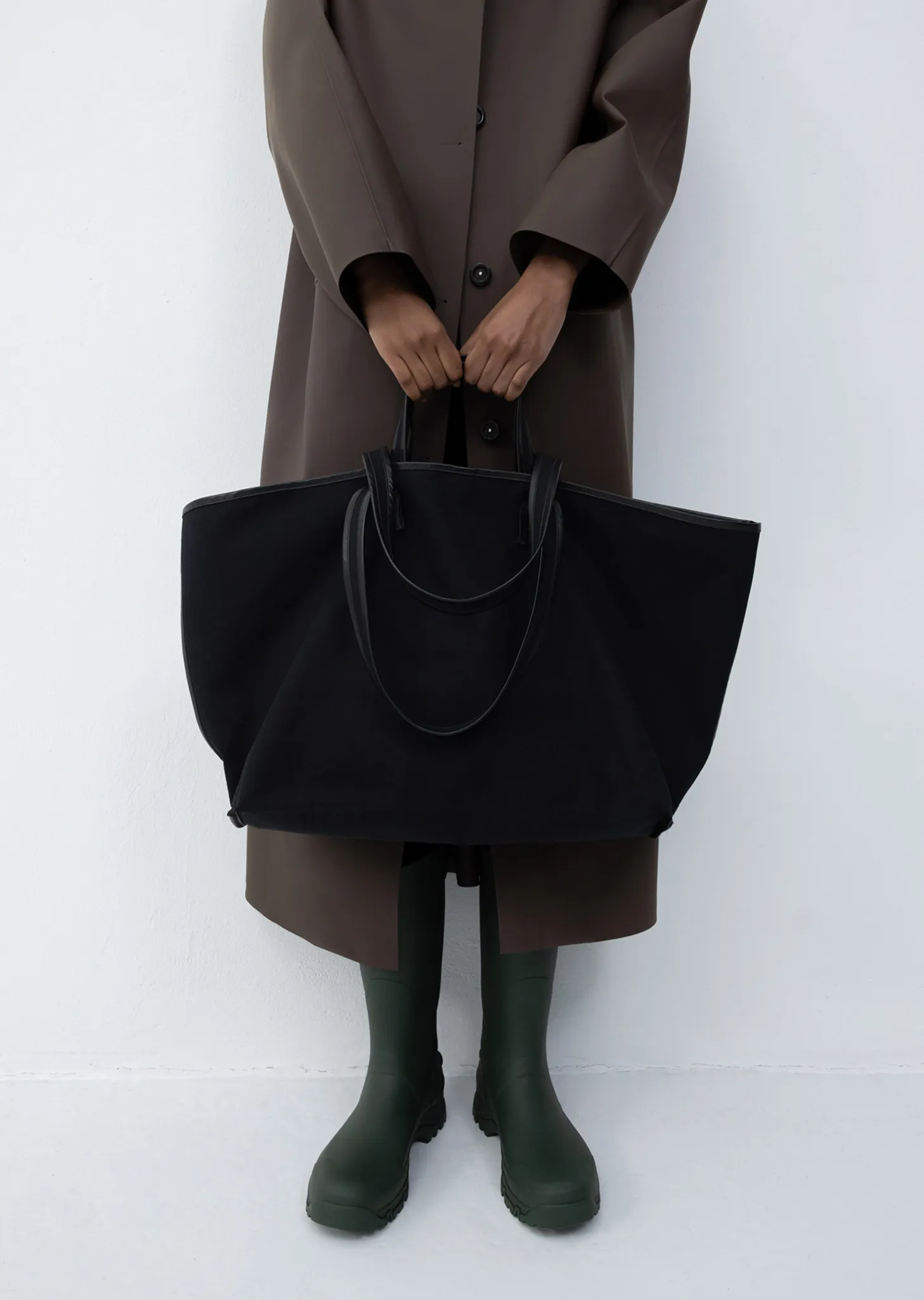 Canvas Tote — Black / Oil Black