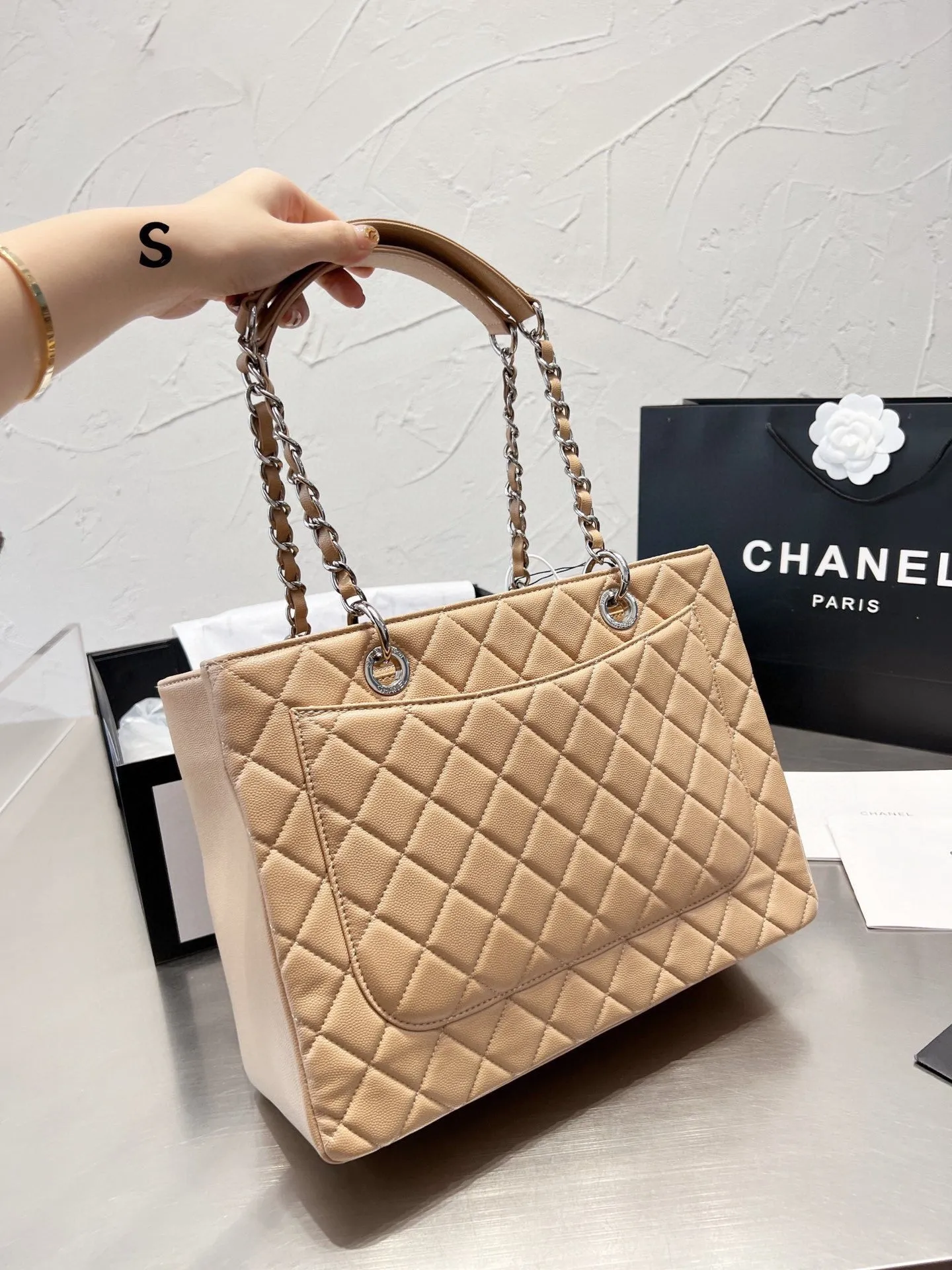 CC694 Grand Shopping Tote Bag / 13.4x9.4x4.7inch