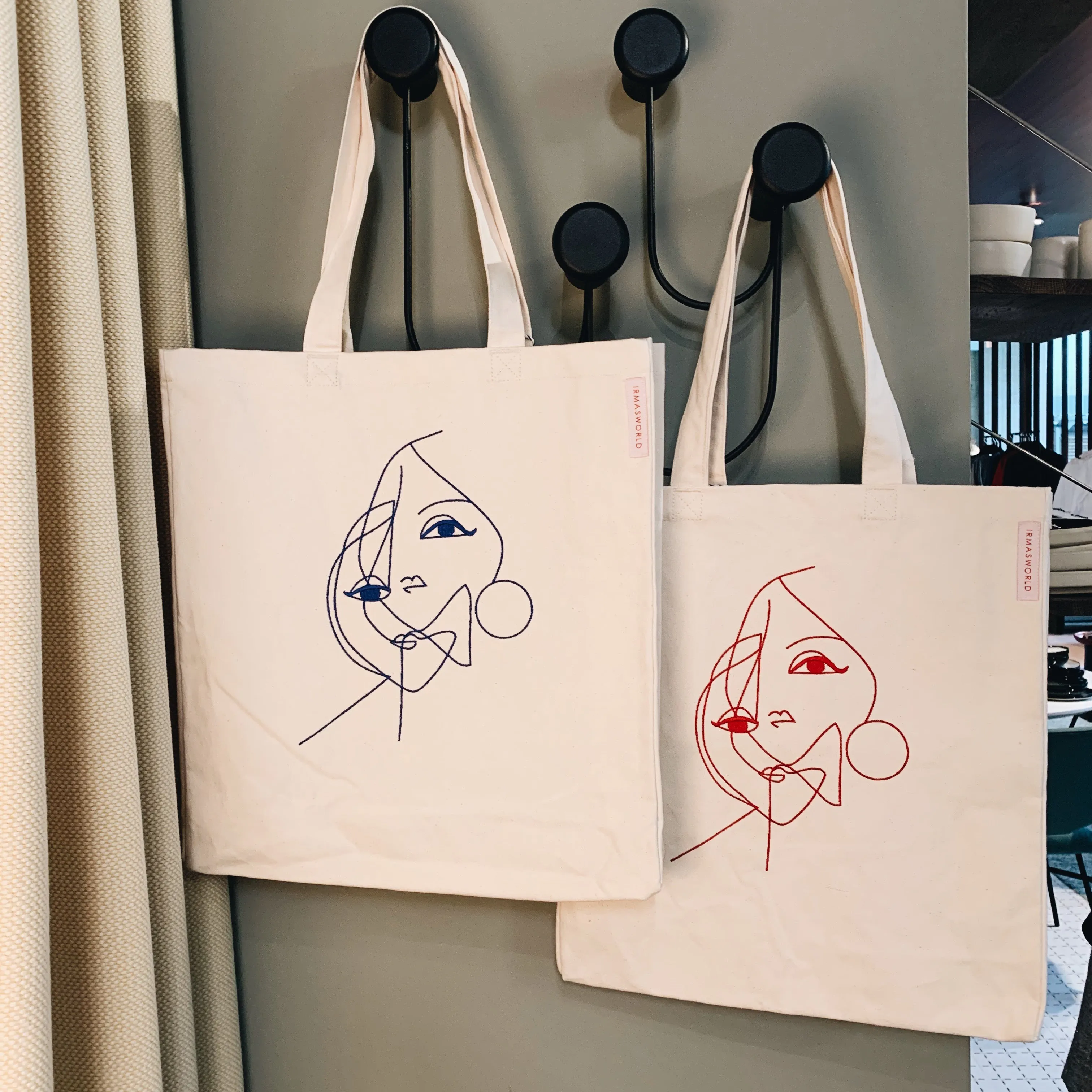 Embroidered organic canvas bag "two faces" red