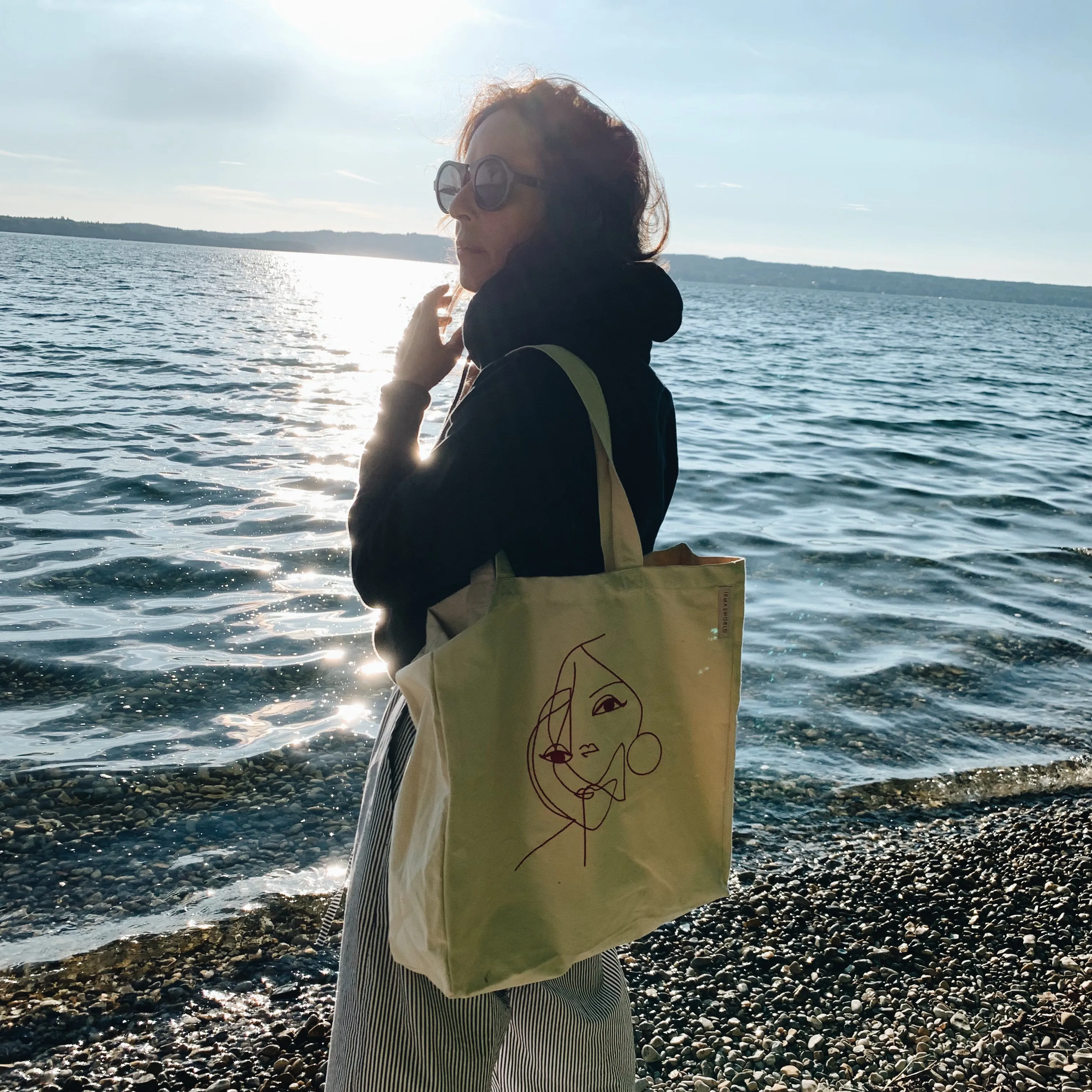 Embroidered organic canvas bag "two faces" red