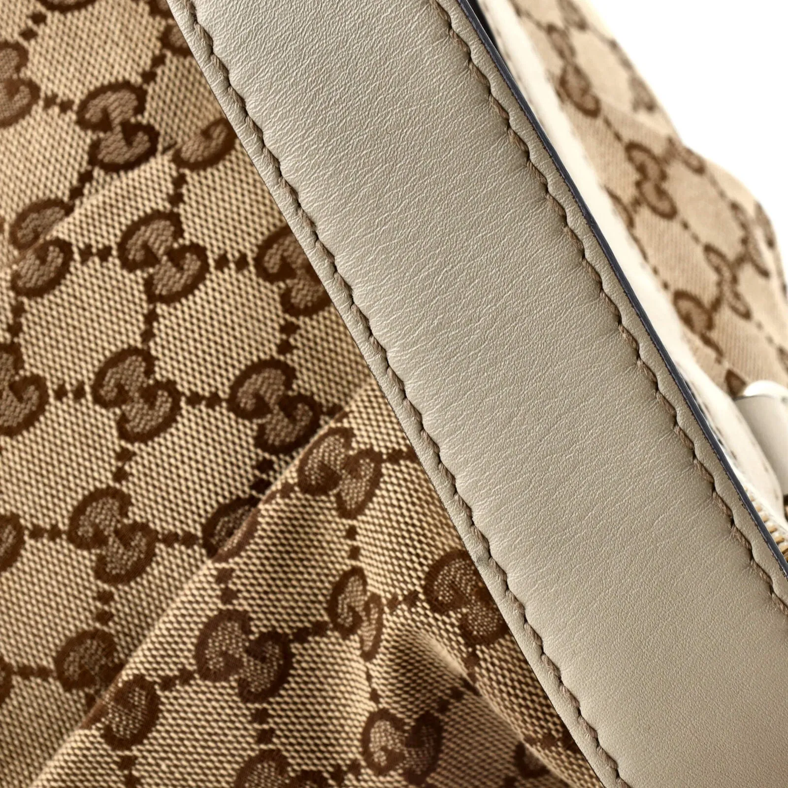 Gucci Sukey Hobo Gg Canvas Medium