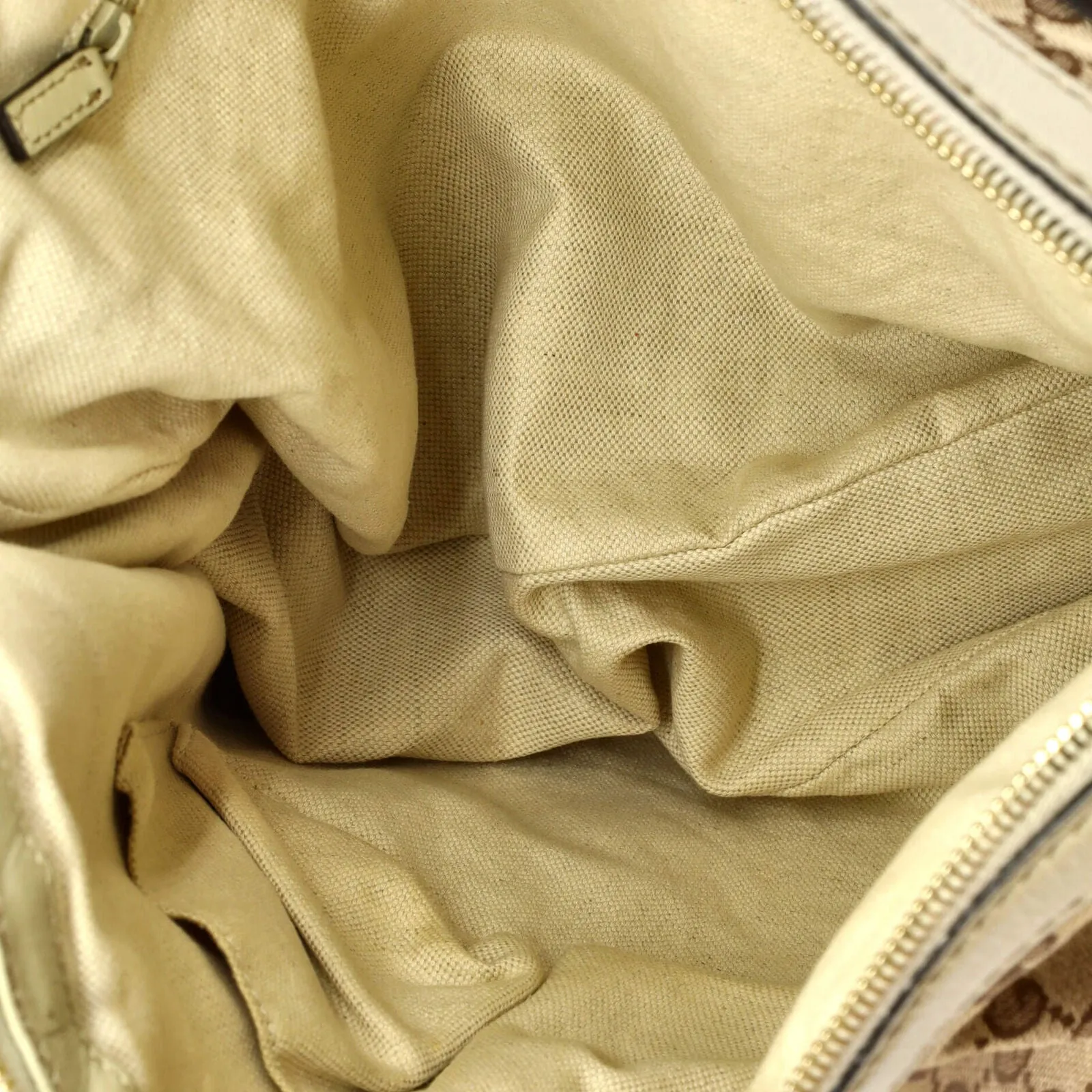 Gucci Sukey Hobo Gg Canvas Medium