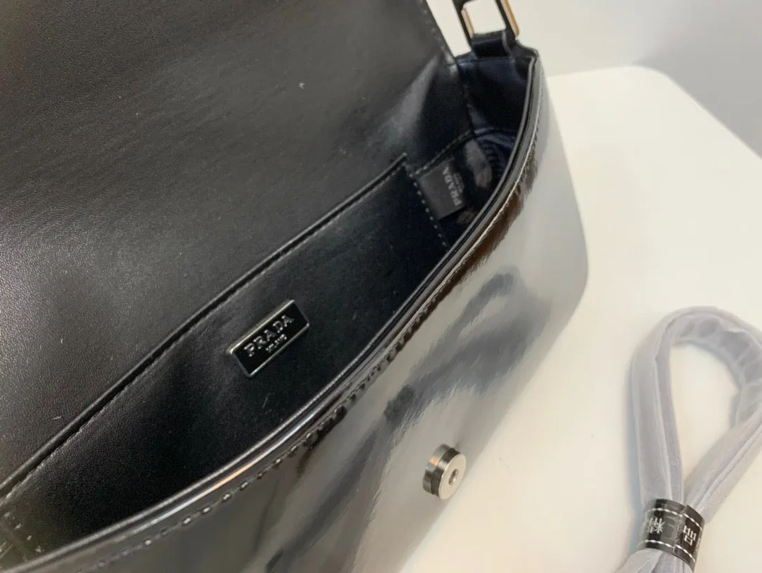 PD159 Brushed Leather Femme Bag / 10.2x4.7x1.9inch
