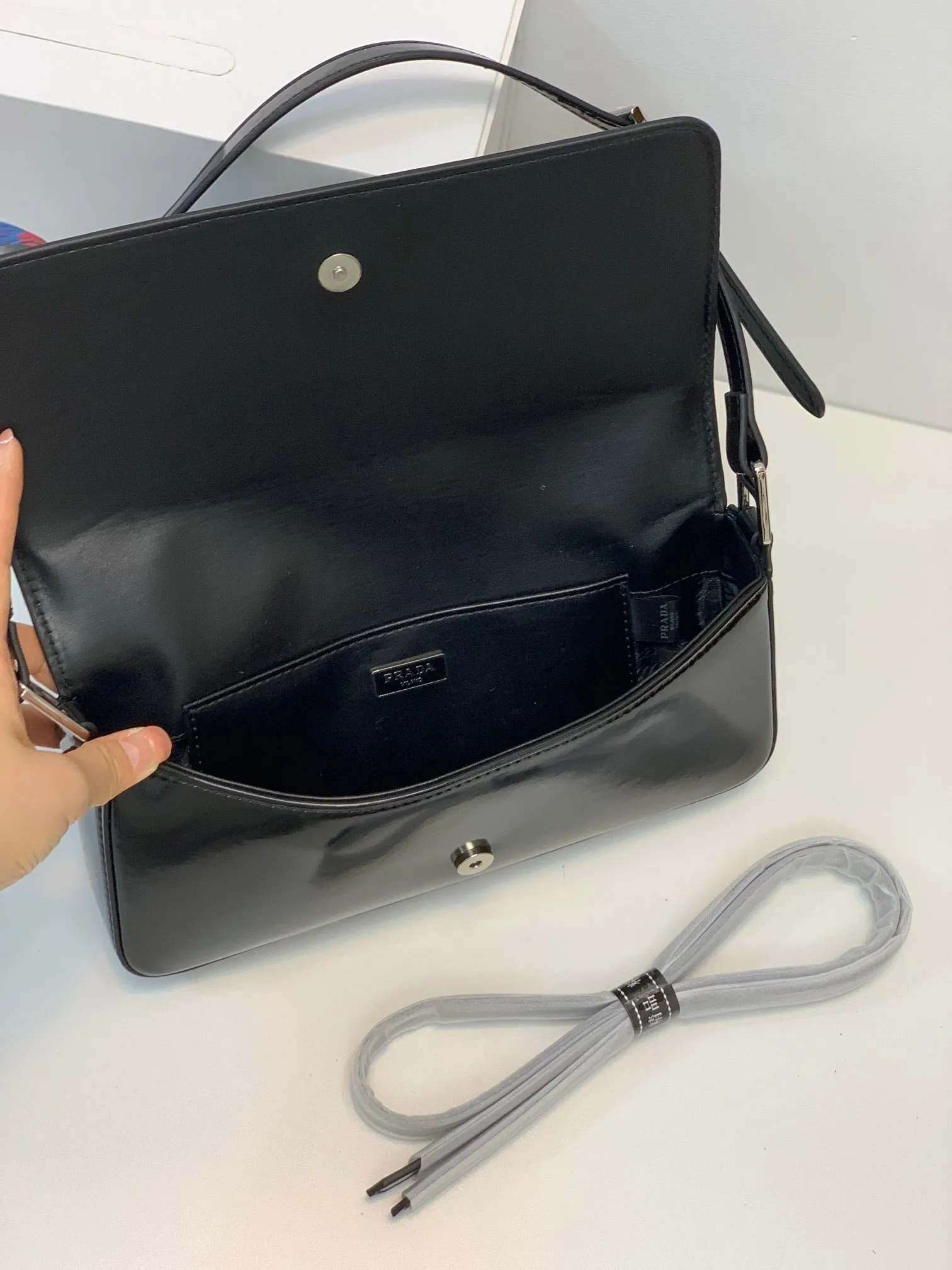 PD159 Brushed Leather Femme Bag / 10.2x4.7x1.9inch