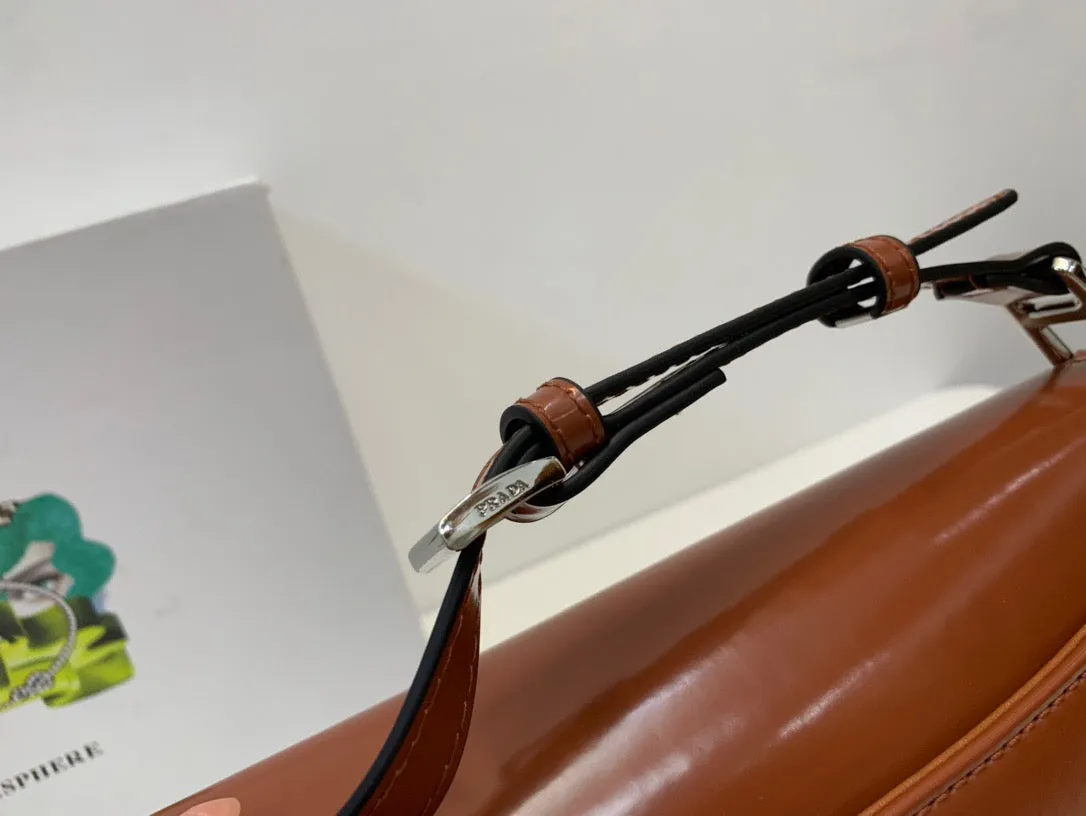 PD160 Brushed Leather Femme Bag / 10.2x4.7x1.9inch