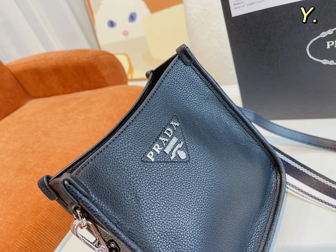 PD178 mini shoulder bag / 7.5x7.9x2.4inch