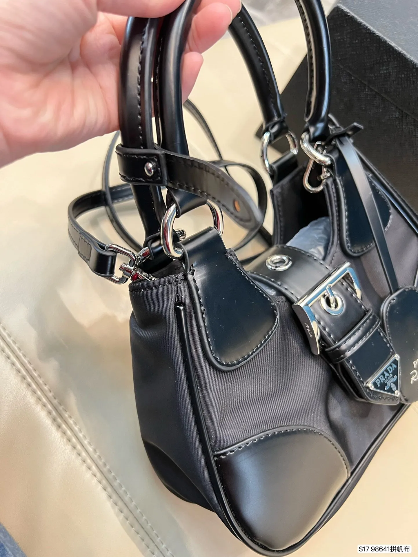 PD198 Moon Bag / 9x6.3x2.9inch