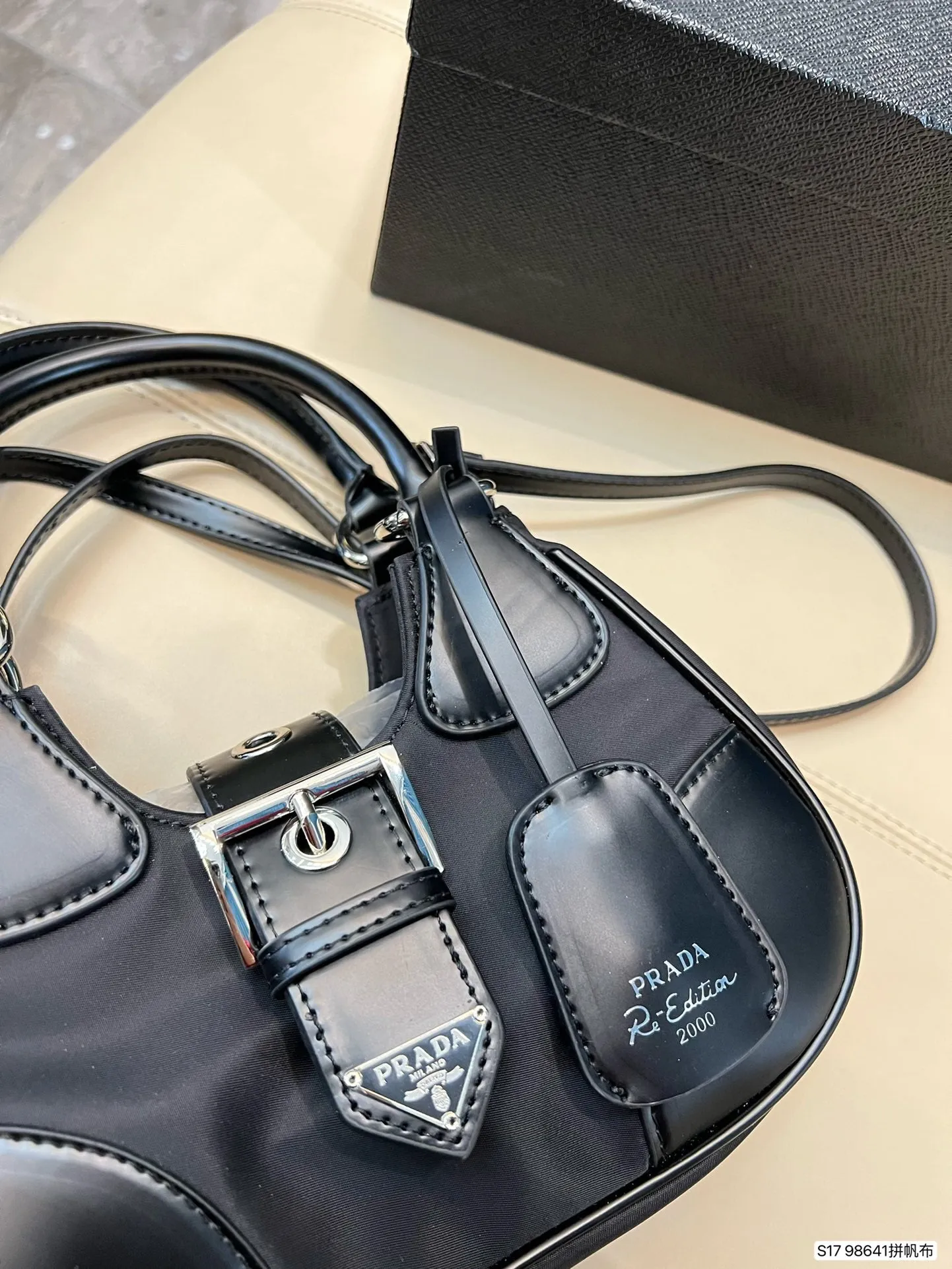 PD198 Moon Bag / 9x6.3x2.9inch