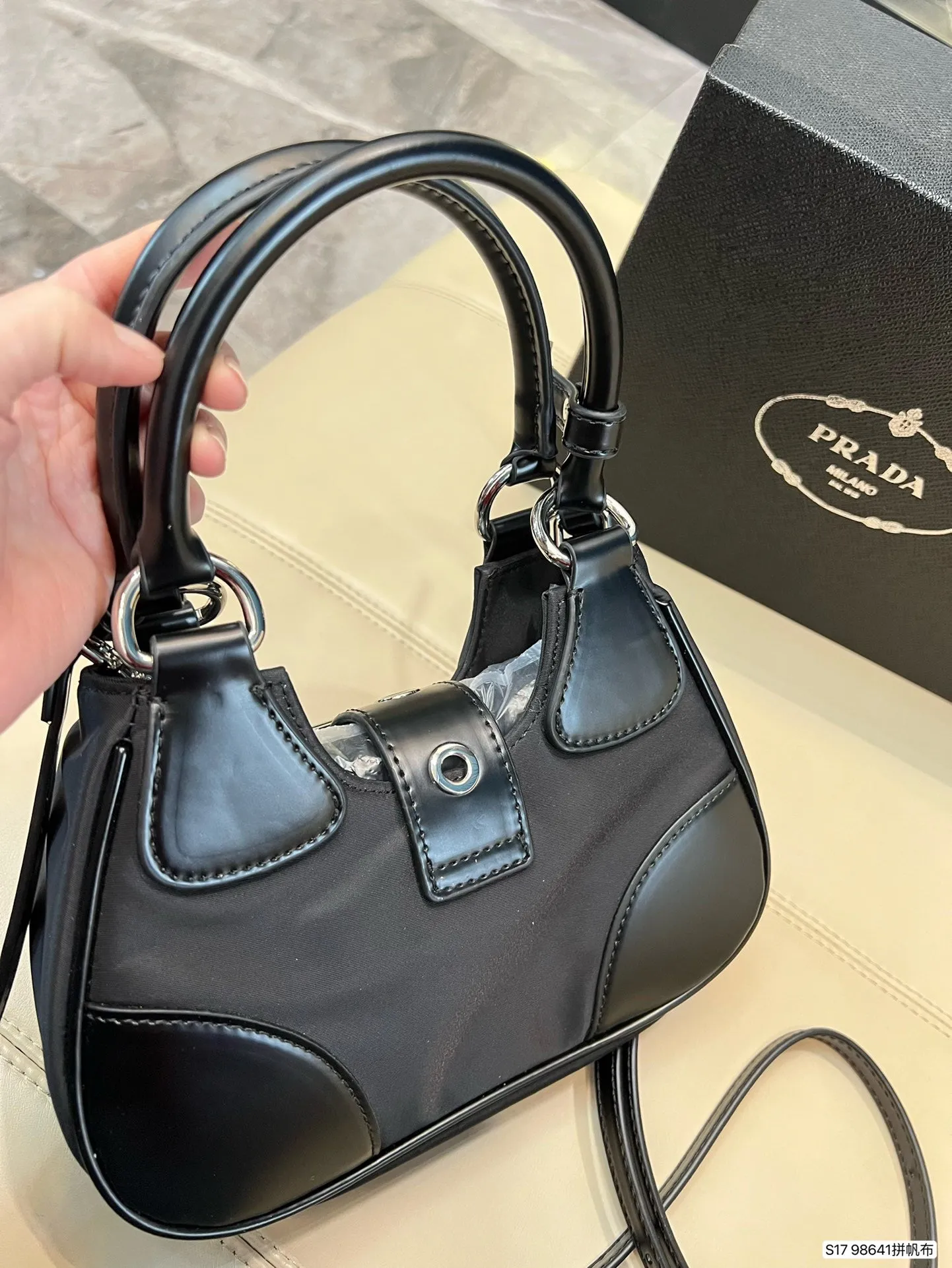 PD198 Moon Bag / 9x6.3x2.9inch