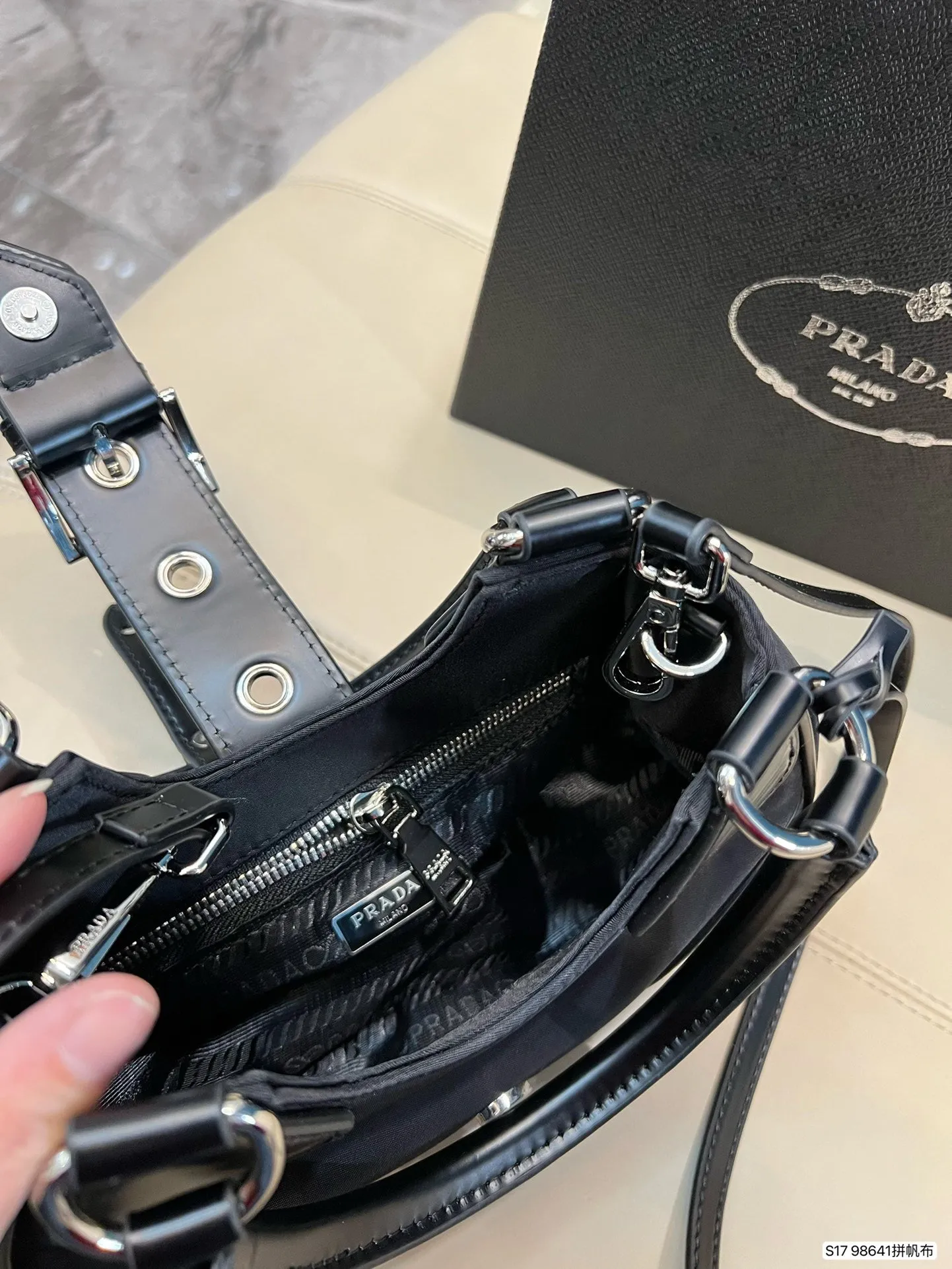 PD198 Moon Bag / 9x6.3x2.9inch