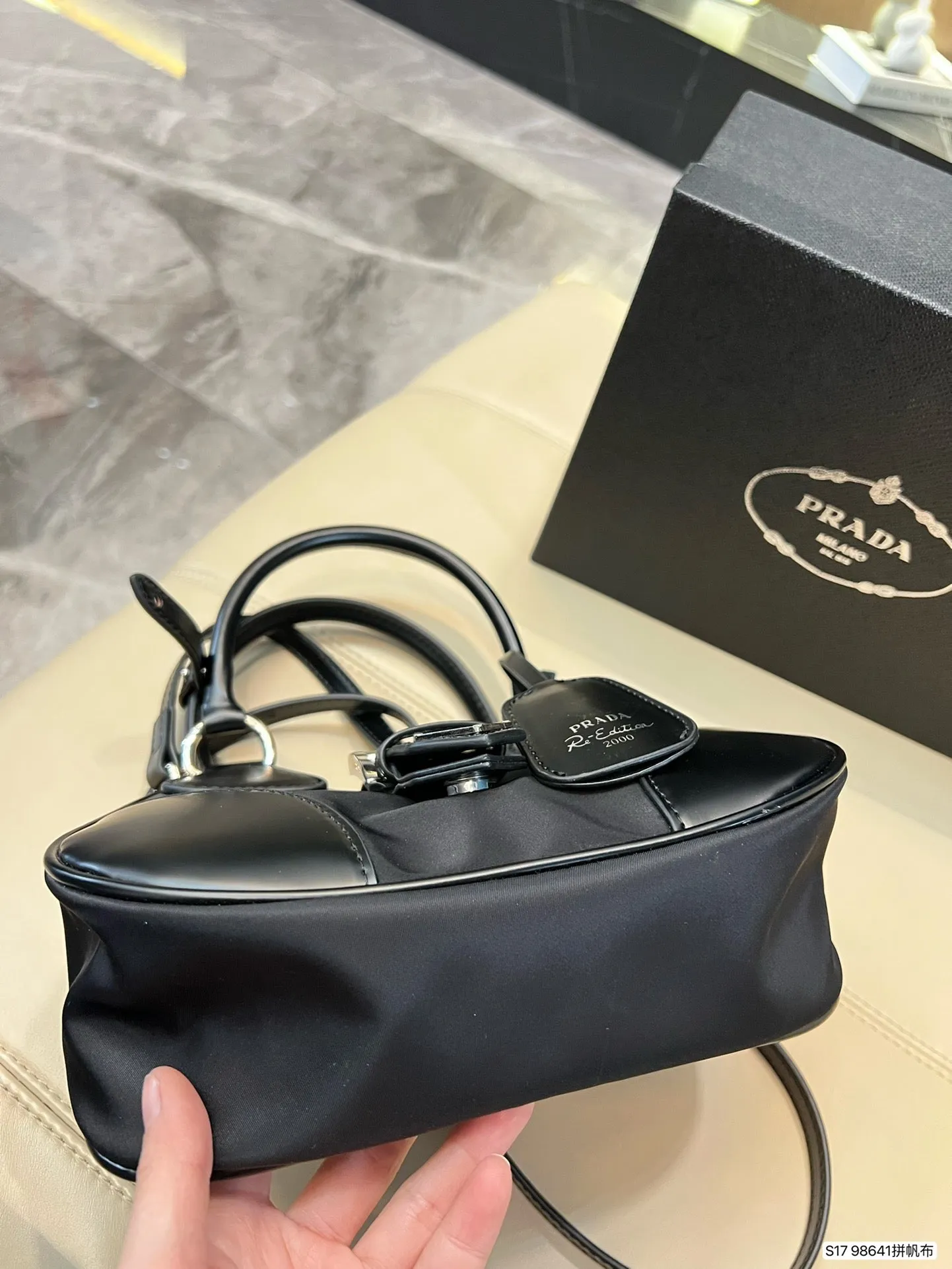 PD198 Moon Bag / 9x6.3x2.9inch