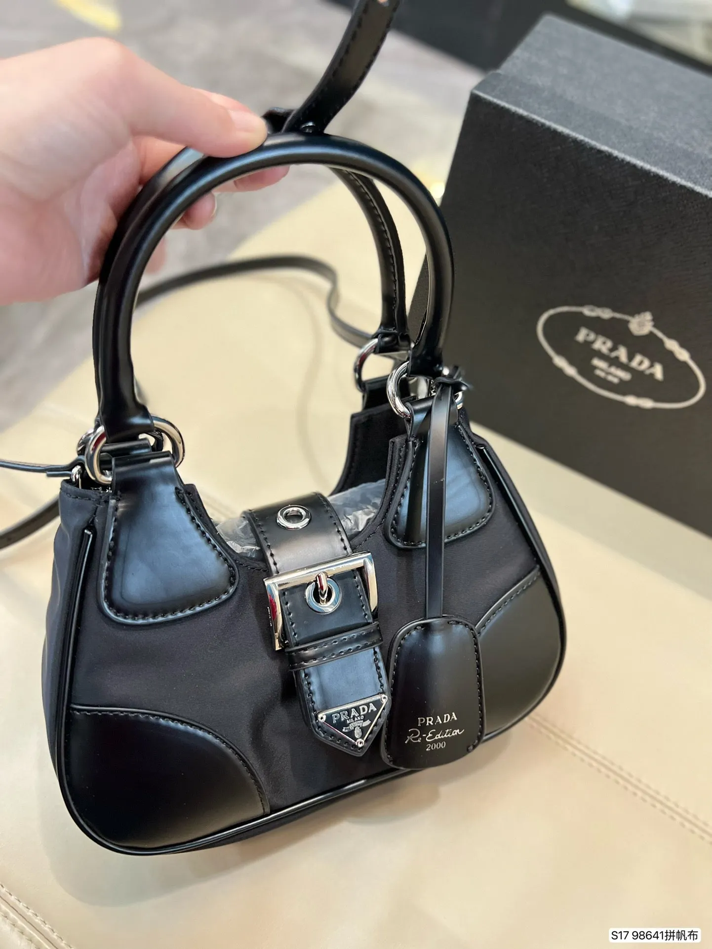 PD198 Moon Bag / 9x6.3x2.9inch
