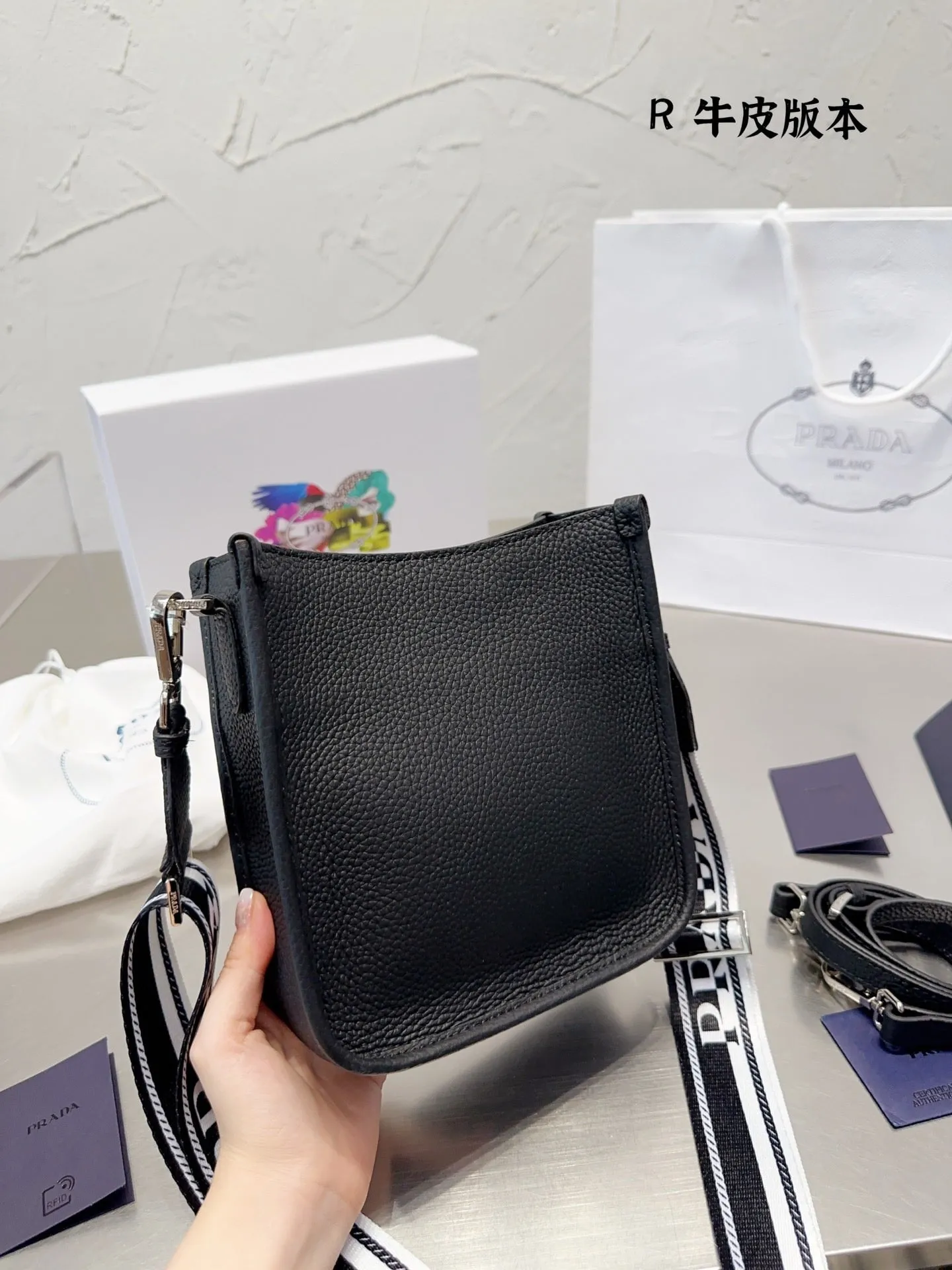 PD249 Leather Mini Shoulder Bag / 7.8x7.5x2.3in