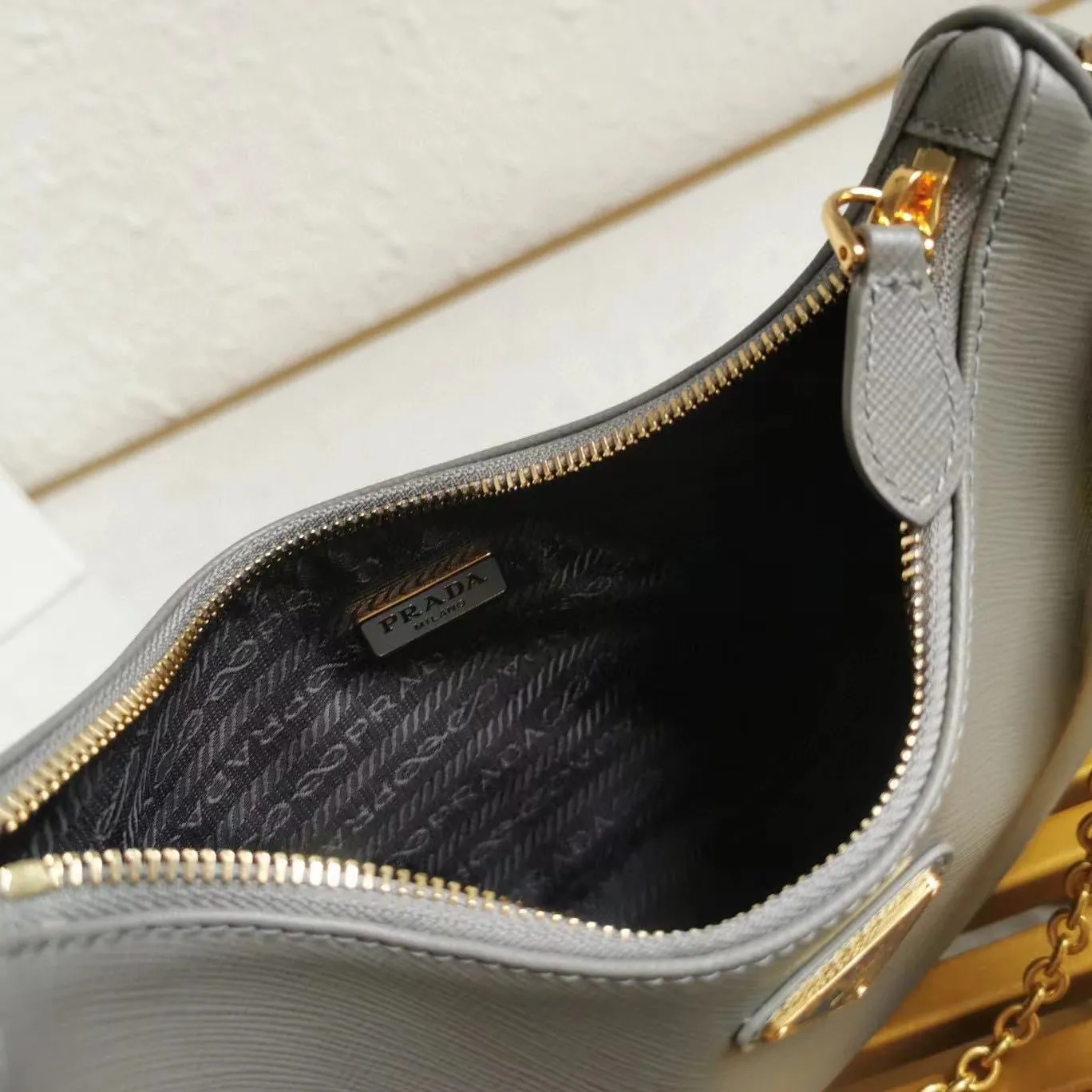 PD267 Padded Leather Prada Re-Edition 2005 Shoulder Bag / HIGHEST QUALITY VERSION / 8.6x7x2.5inch