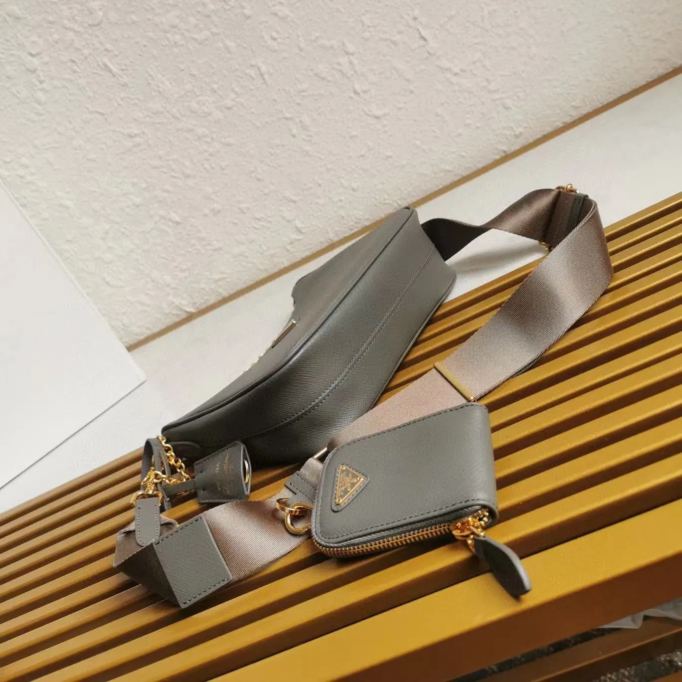 PD267 Padded Leather Prada Re-Edition 2005 Shoulder Bag / HIGHEST QUALITY VERSION / 8.6x7x2.5inch